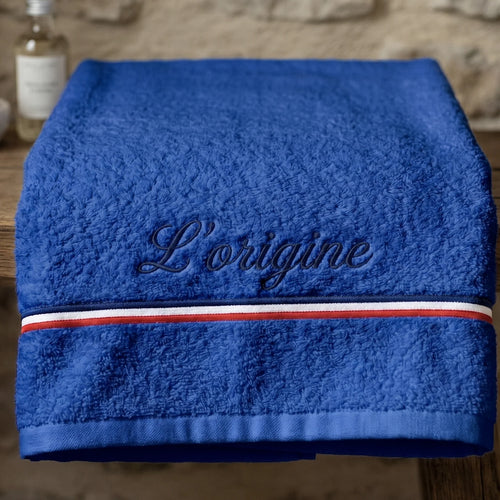 Serviette de bain bleu roi en coton éponge avec broderie personnalisée 'L'origine' et bande tricolore (bleu, blanc, rouge)