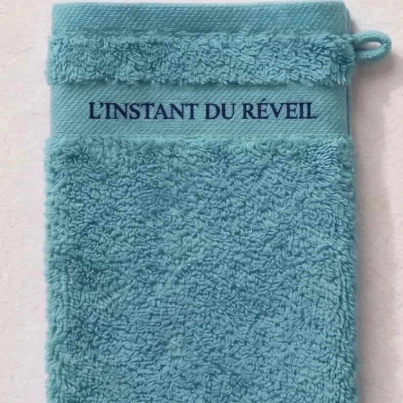 Gant de toilette en coton peigné vert, texture moelleuse